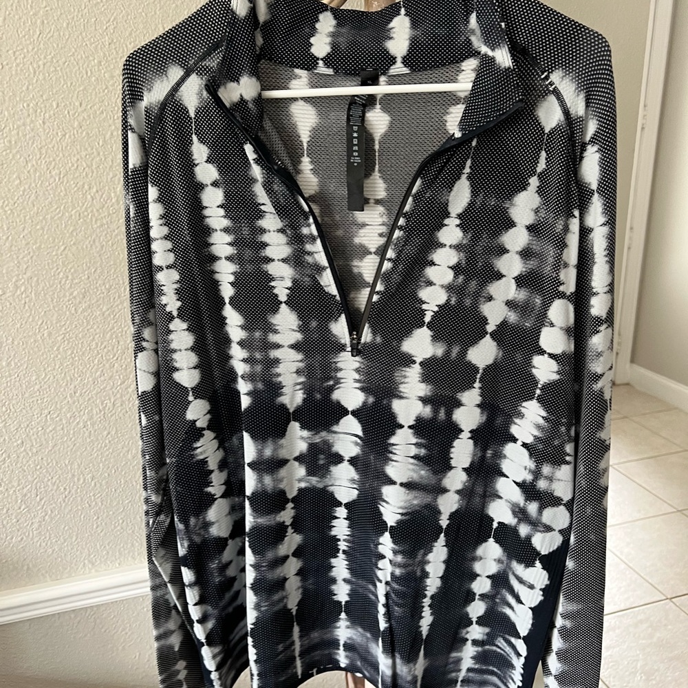 Lululemon Metal Vent Tech half zip long sleeve